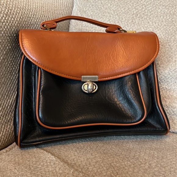 Vintage Handbags - 🆓FREE w/ ANY Purchase🆓💼Vintage Vegan Leather Bag